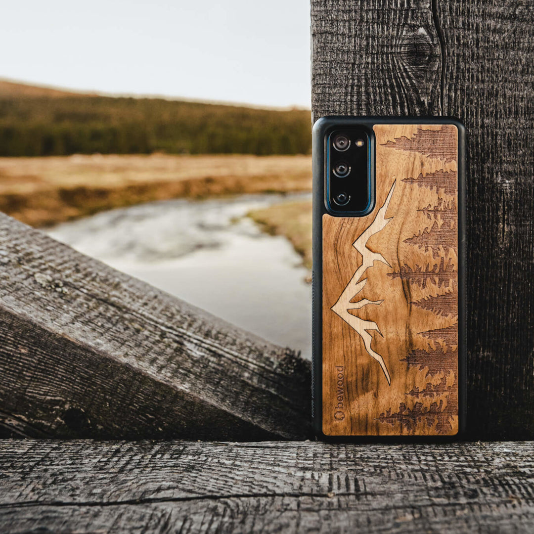 DREWNIANE ETUI IPHONE 13 PRO MAX GÓRY IMBUIA WYSOKIEJ JAKOŚCI