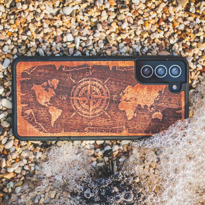 DREWNIANE ETUI IPHONE 13 PRO RÓŻA WIATRÓW MERBAU WYSOKIEJ JAKOŚCI