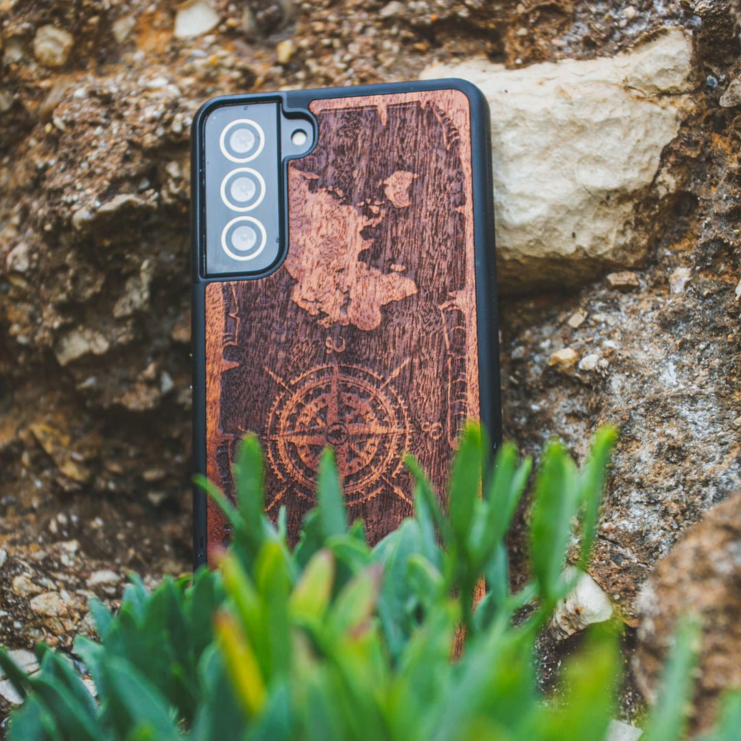 DREWNIANE ETUI IPHONE 13 PRO MAX RÓŻA WIATRÓW MERBAU WYSOKIEJ JAKOŚCI