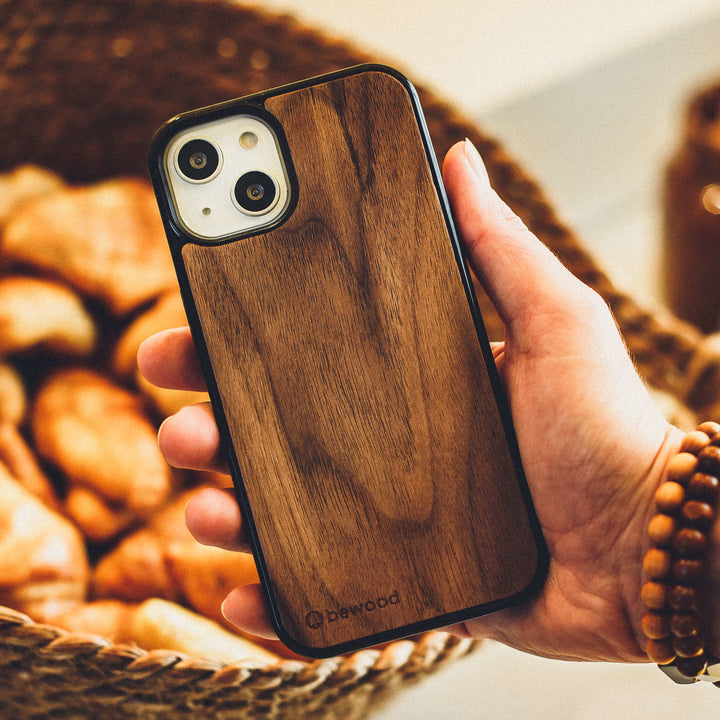 DREWNIANE ETUI IPHONE 13 ORZECH AMERYKAŃSKI WYSOKIEJ JAKOŚCI