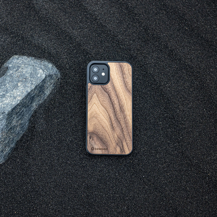 DREWNIANE ETUI IPHONE 13 ORZECH AMERYKAŃSKI WYSOKIEJ JAKOŚCI