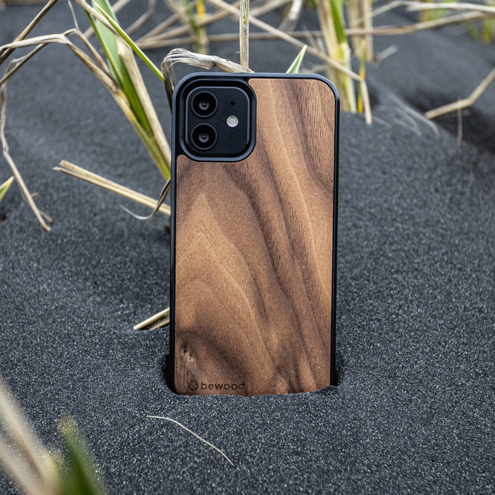 DREWNIANE ETUI IPHONE 13 PRO ORZECH AMERYKAŃSKI WYSOKIEJ JAKOŚCI