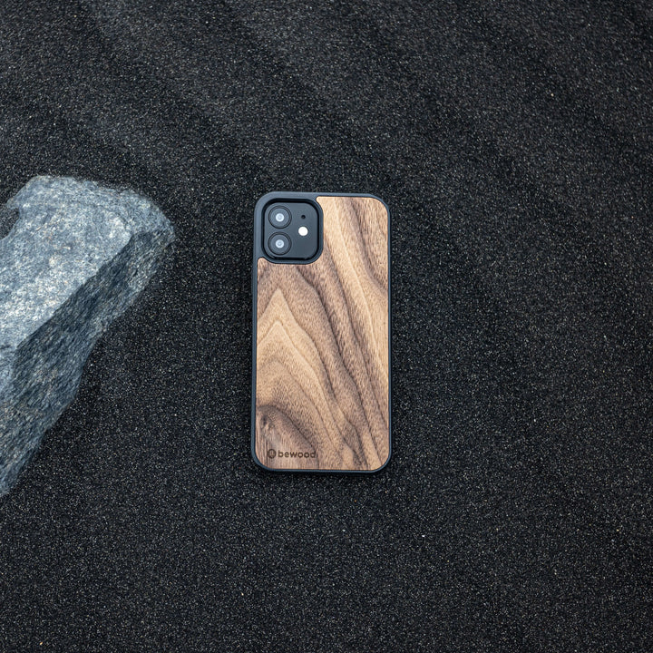 DREWNIANE ETUI IPHONE 13 PRO ORZECH AMERYKAŃSKI WYSOKIEJ JAKOŚCI