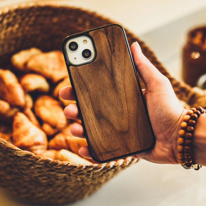 DREWNIANE ETUI IPHONE 13 PRO MAX ORZECH AMERYKAŃSKI
