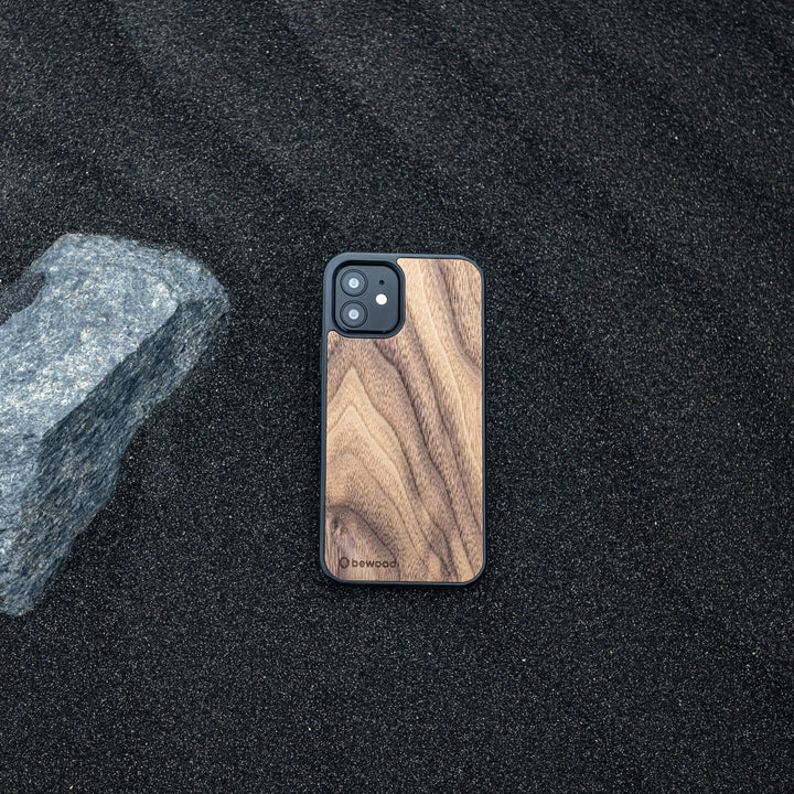 DREWNIANE ETUI IPHONE 13 PRO MAX ORZECH AMERYKAŃSKI