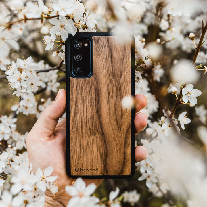 DREWNIANE ETUI IPHONE 13 MINI ORZECH AMERYKAŃSKI WYSOKIEJ JAKOŚCI
