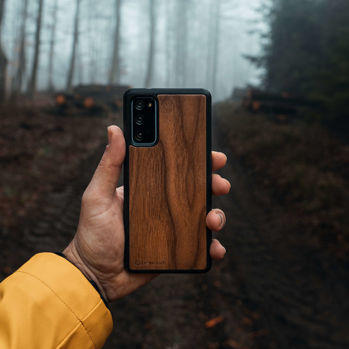 DREWNIANE ETUI IPHONE 13 MINI ORZECH AMERYKAŃSKI WYSOKIEJ JAKOŚCI