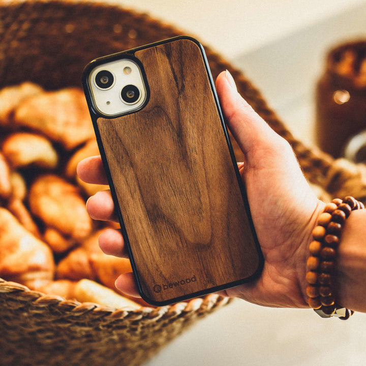 DREWNIANE ETUI IPHONE 13 MINI ORZECH AMERYKAŃSKI WYSOKIEJ JAKOŚCI