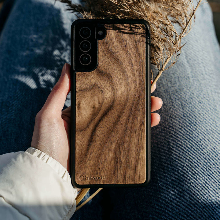 DREWNIANE ETUI IPHONE 13 MINI ORZECH AMERYKAŃSKI WYSOKIEJ JAKOŚCI
