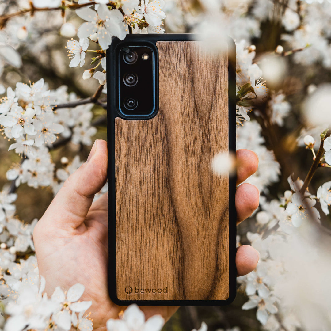 DREWNIANE ETUI IPHONE 12 MINI ORZECH AMERYKAŃSKI WYSOKIEJ JAKOŚCI