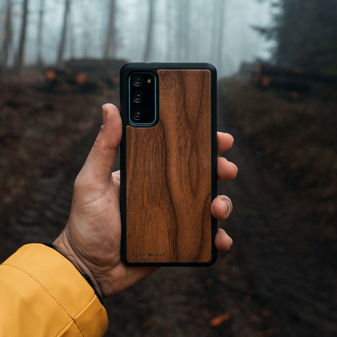 DREWNIANE ETUI IPHONE 12 MINI ORZECH AMERYKAŃSKI WYSOKIEJ JAKOŚCI