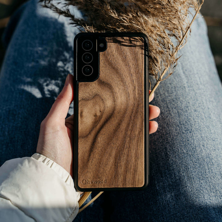 DREWNIANE ETUI IPHONE 12 MINI ORZECH AMERYKAŃSKI WYSOKIEJ JAKOŚCI