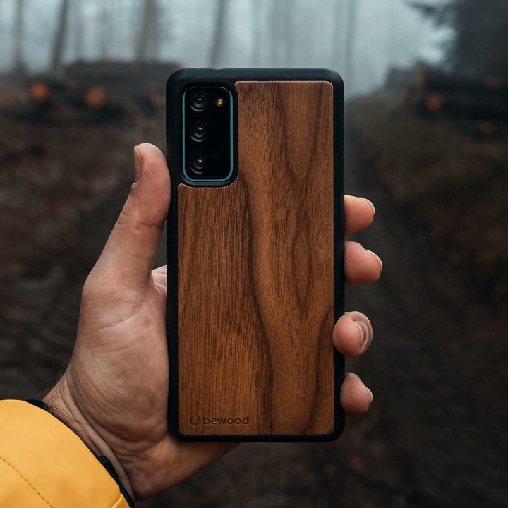 DREWNIANE ETUI IPHONE 12 PRO MAX ORZECH AMERYKAŃSKI
