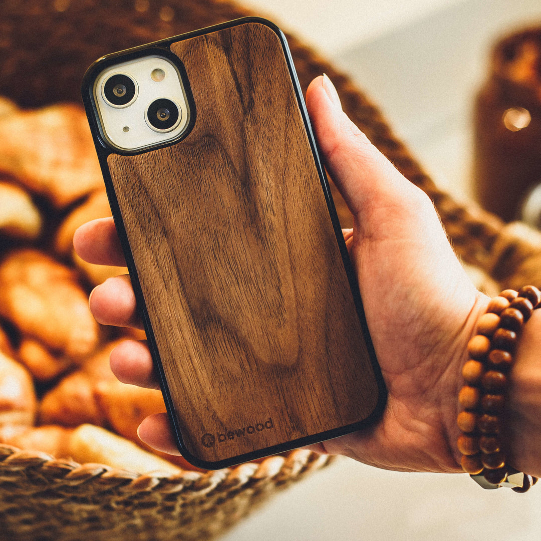 DREWNIANE ETUI IPHONE 12 PRO MAX ORZECH AMERYKAŃSKI