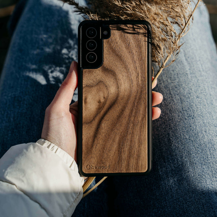 DREWNIANE ETUI IPHONE 12 PRO MAX ORZECH AMERYKAŃSKI