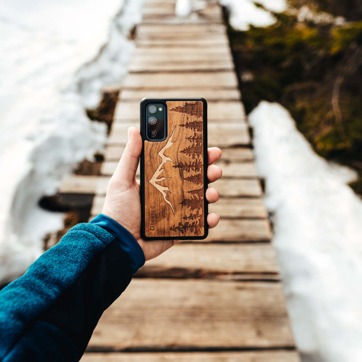 DREWNIANE ETUI IPHONE 12 / 12 PRO GÓRY IMBUIA WYSOKIEJ JAKOŚCI