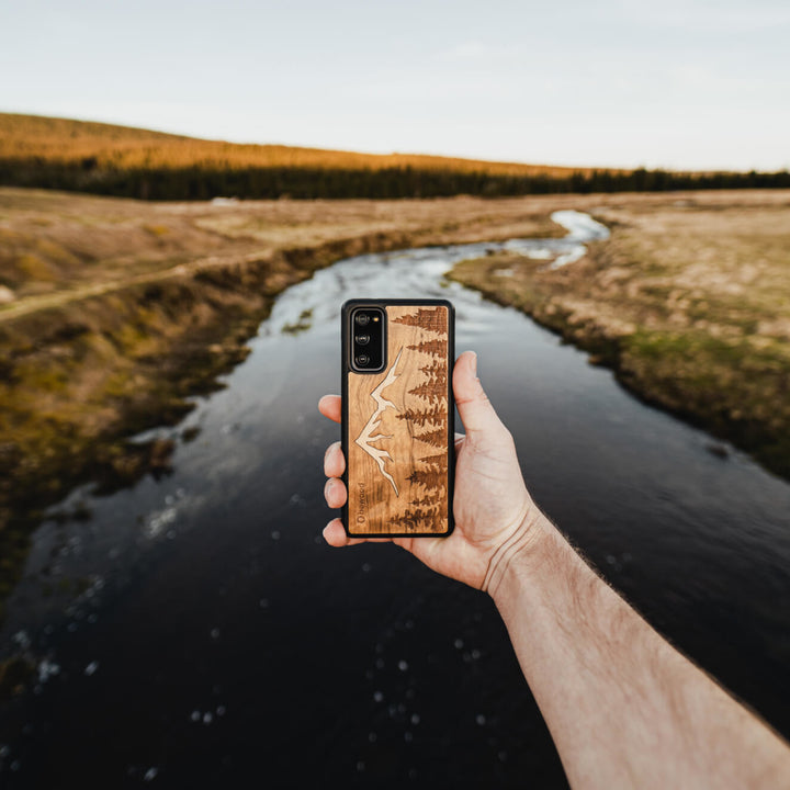 DREWNIANE ETUI IPHONE 12 / 12 PRO GÓRY IMBUIA WYSOKIEJ JAKOŚCI