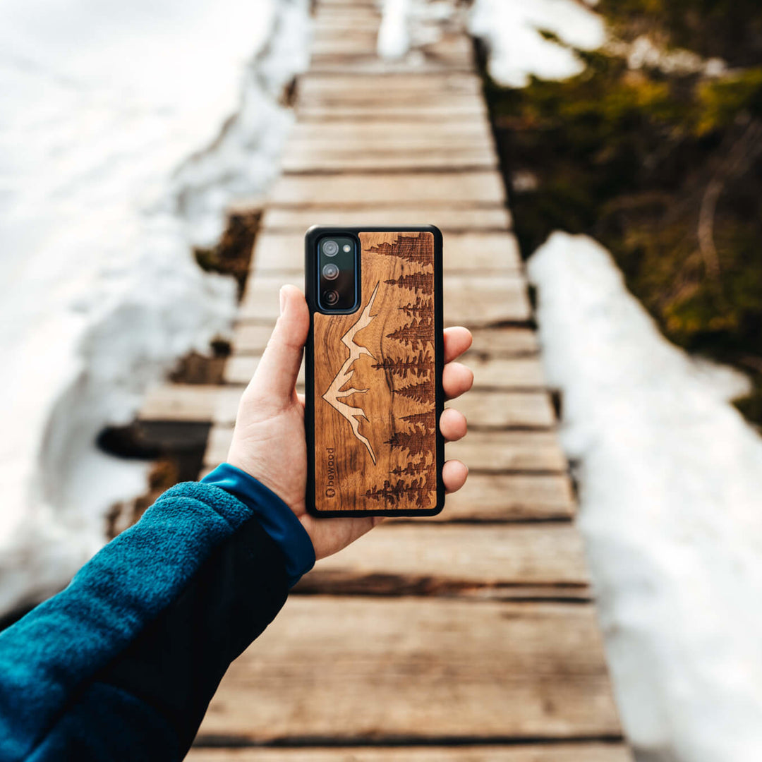 DREWNIANE ETUI IPHONE 12 PRO MAX GÓRY IMBUIA WYSOKIEJ JAKOŚCI