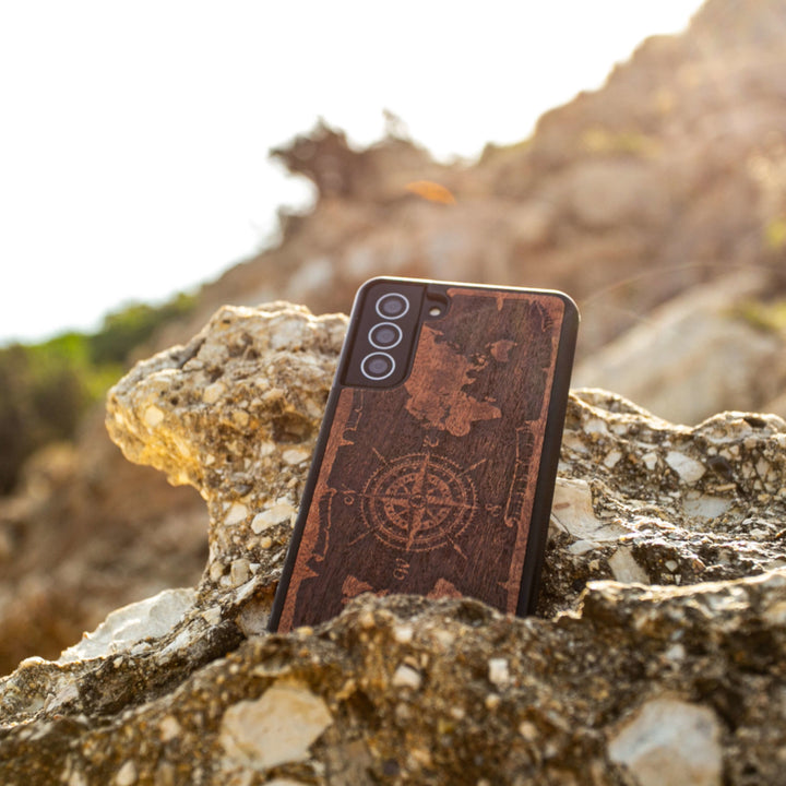 DREWNIANE ETUI IPHONE 12 MINI RÓŻA WIATRÓW MERBAU WYSOKIEJ JAKOŚCI