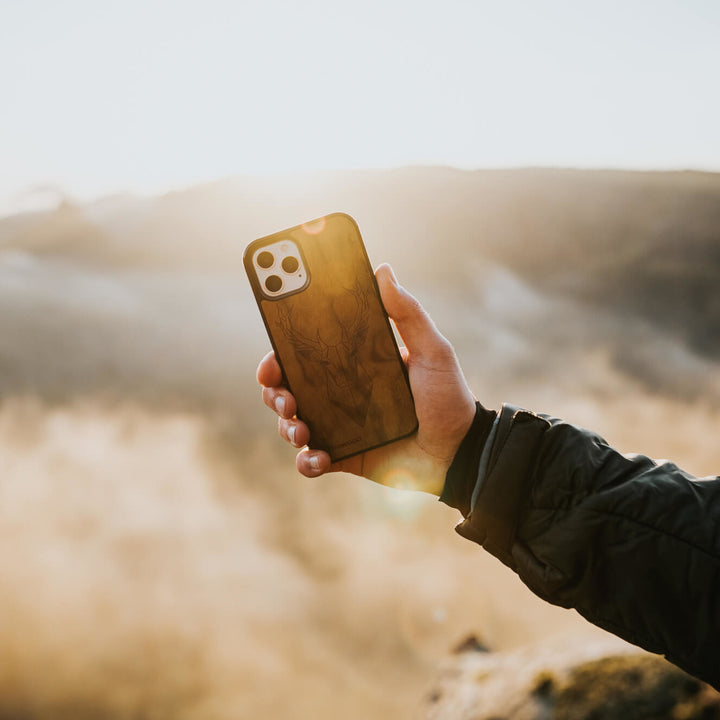 DREWNIANE ETUI IPHONE 12 MINI JELEŃ IMBUIA WYSOKIEJ JAKOŚCI