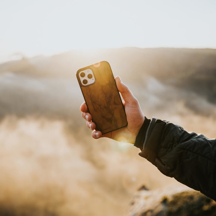 DREWNIANE ETUI IPHONE 12 PRO MAX JELEŃ IMBUIA WYSOKIEJ JAKOŚCI