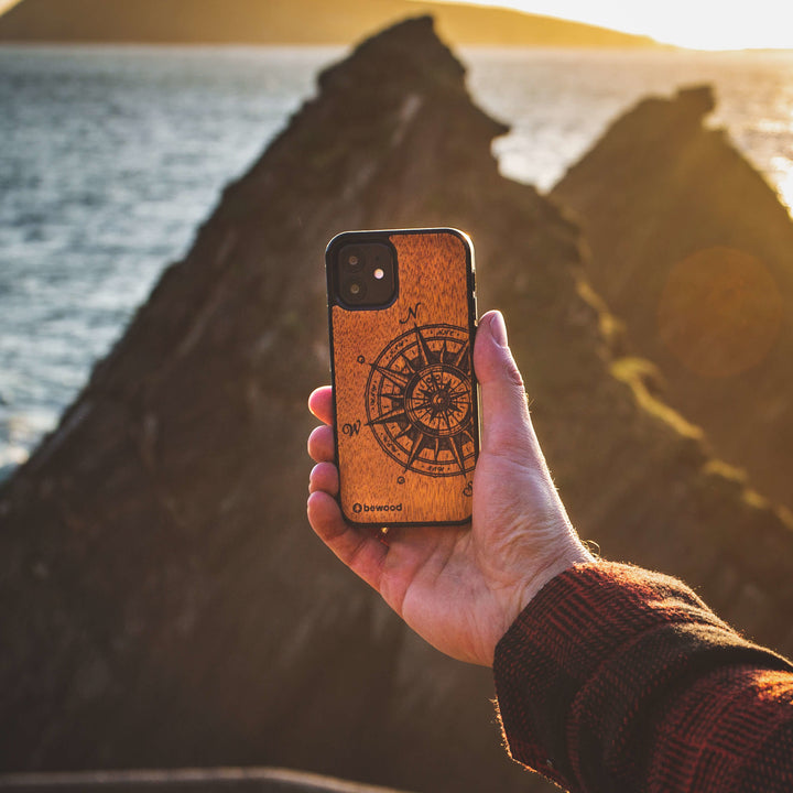 DREWNIANE ETUI IPHONE 12 MINI TRAVELER MERBAU WYSOKAIEJ JAKOŚCI
